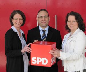 Kerstin Schanzer und Ruth Müller freuen sich auf MdEP Ismail Ertug